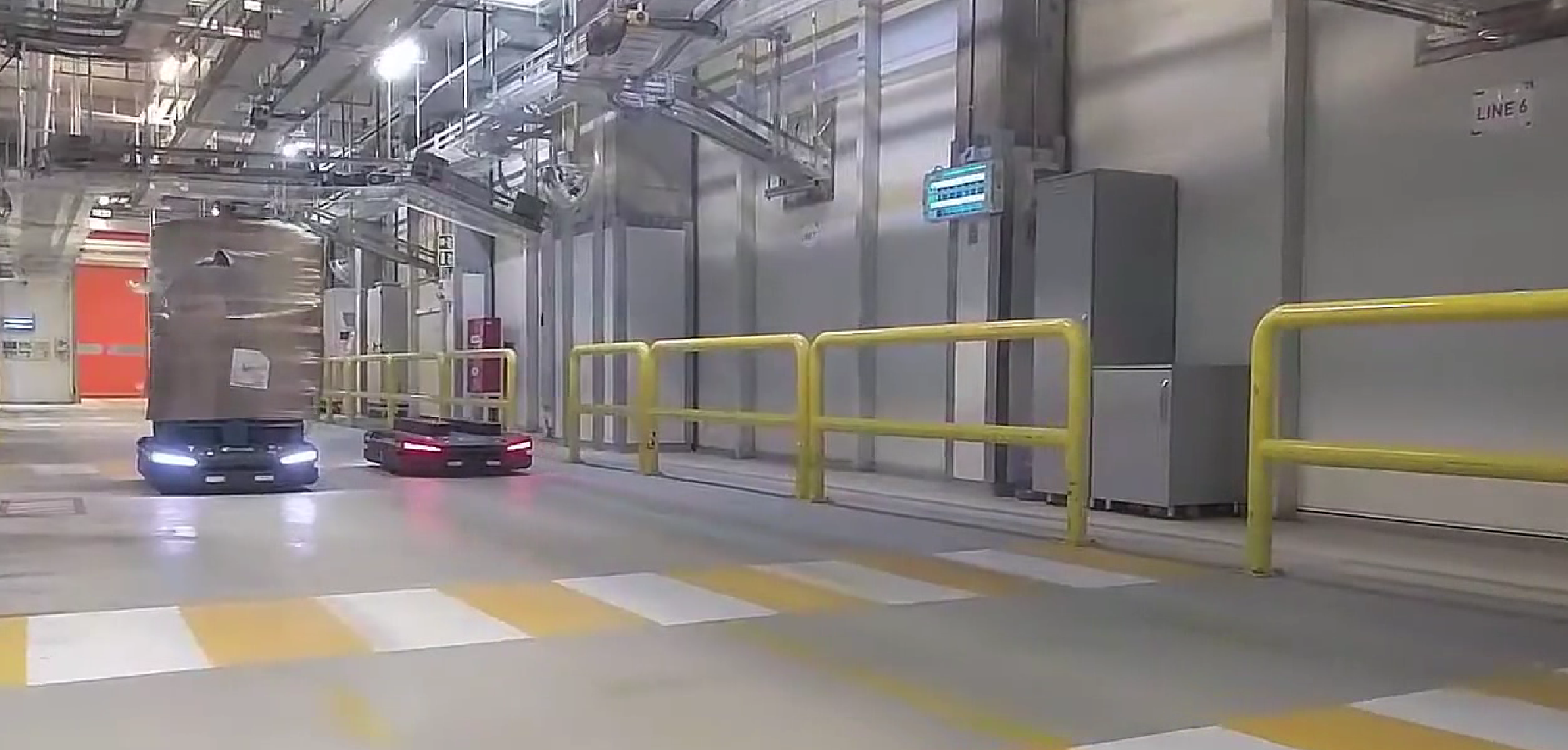 MiLVUS Autonomous Mobile Robots AMRs SEIT 1500S Conveyor Beverage Pallet